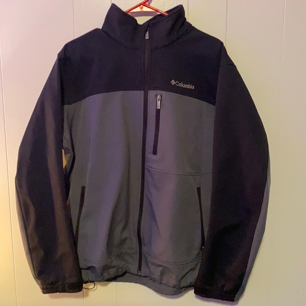 Very nice Columbia windbreaker like jacket! Very soft and warm for winter!